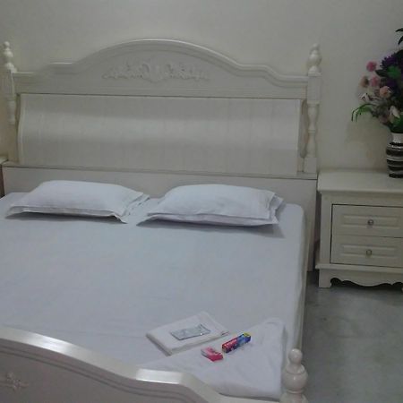 Royal Paying Guest Hotel Kolkata Bagian luar foto
