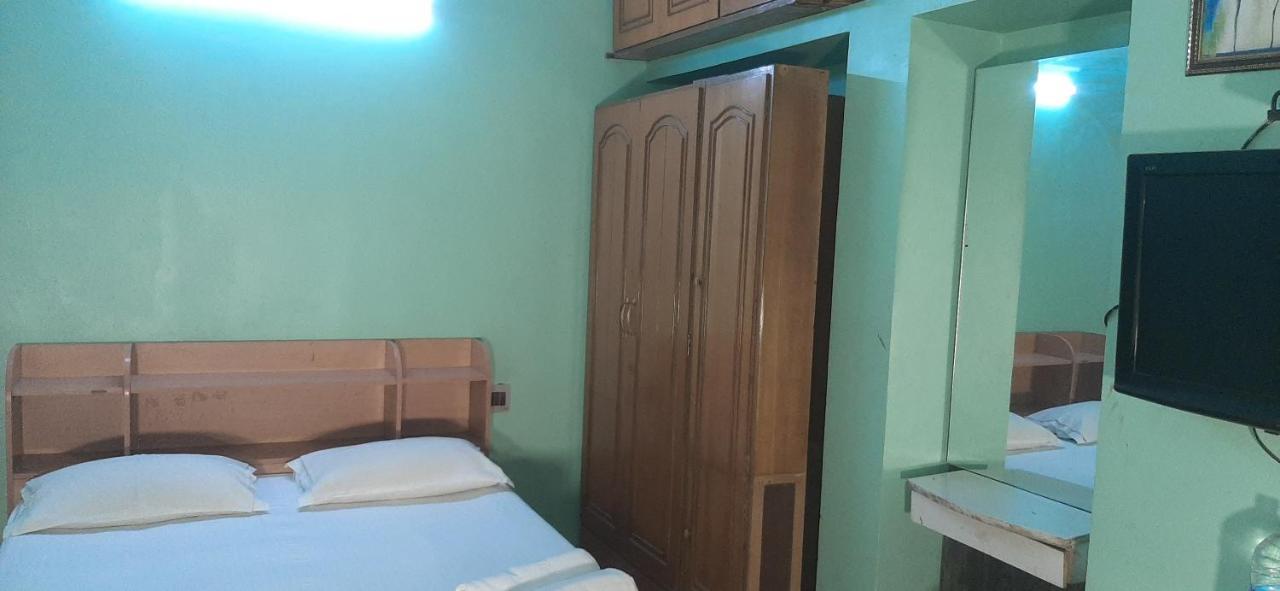 Royal Paying Guest Hotel Kolkata Bagian luar foto