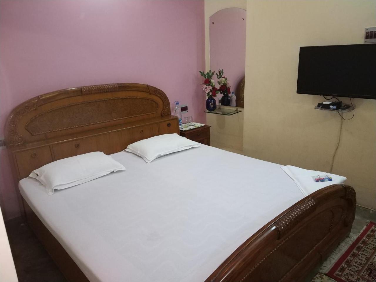 Royal Paying Guest Hotel Kolkata Bagian luar foto