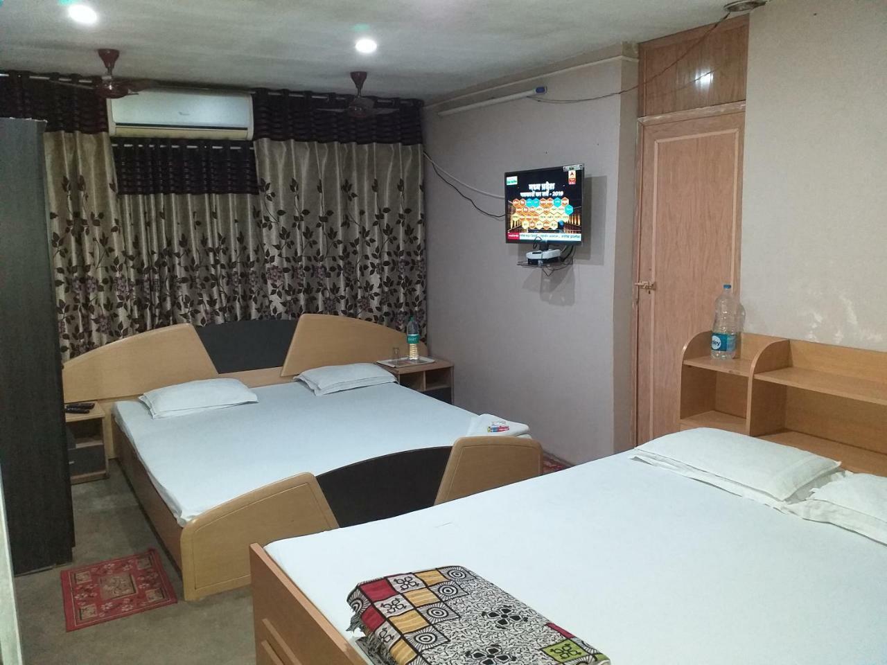 Royal Paying Guest Hotel Kolkata Bagian luar foto
