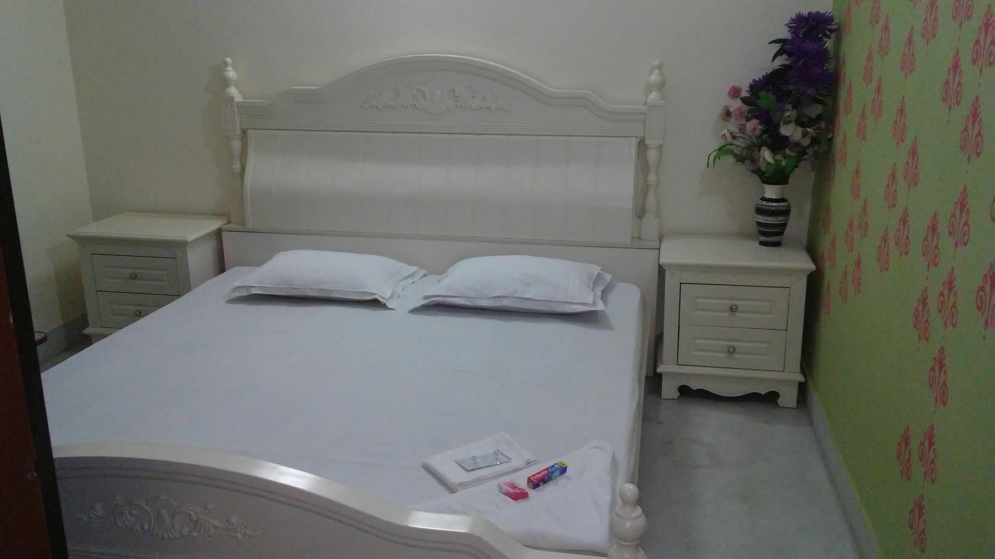 Royal Paying Guest Hotel Kolkata Bagian luar foto